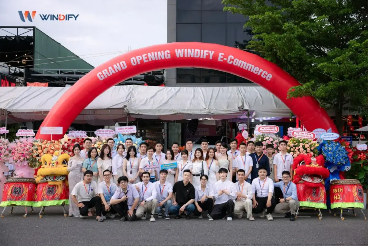Đội ngũ Windify trong ngày khai trương văn phòng Windify E-commerce